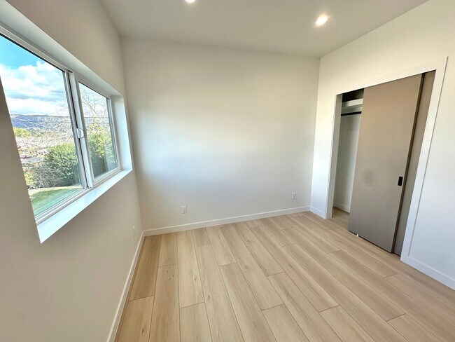 Building Photo - 3-Bedroom, 3-Bath Townhome in Prime North Hollywood Location