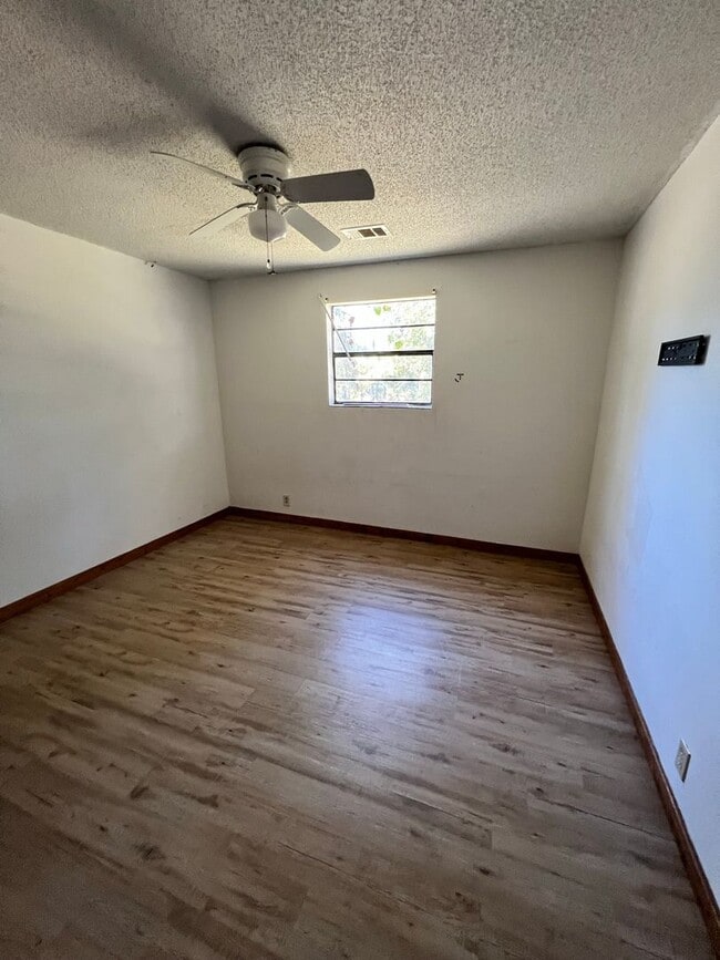 Building Photo - House for rent
