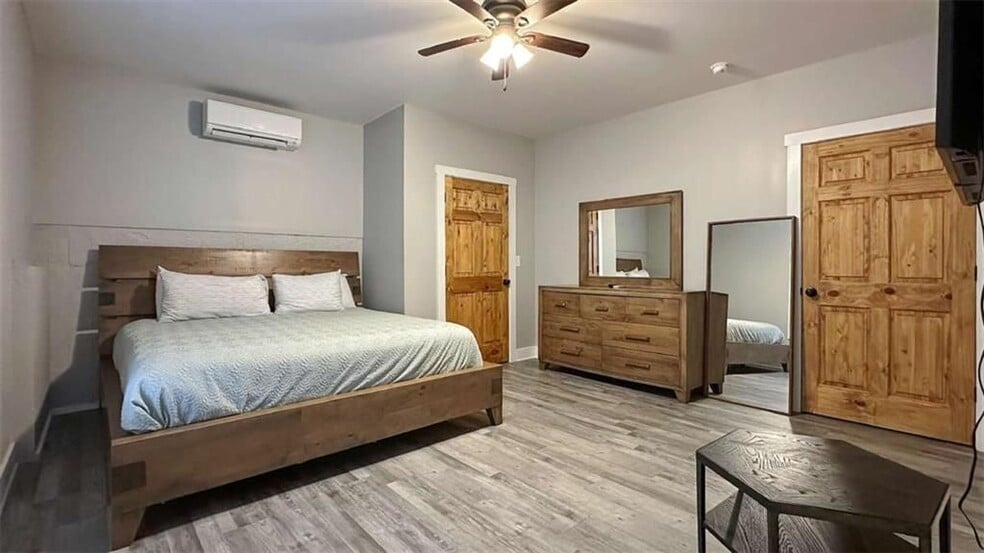 Building Photo - 360 Prince Dr