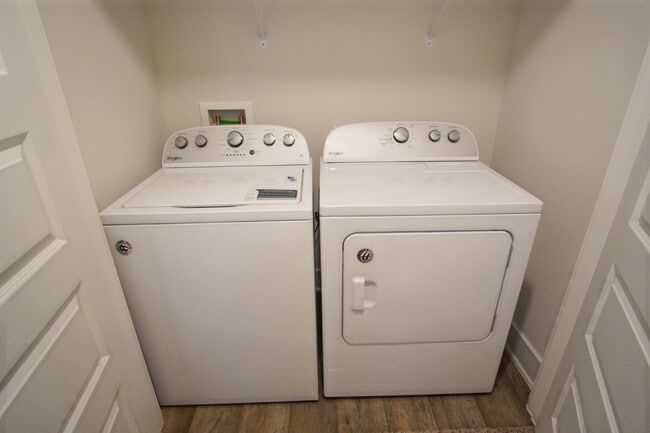 Building Photo - Spacious 3BR/2.5BA Townhome with 1-Car Garage in Admiral’s Quarters—Pool, Dog Park, Near 9 Mile R...