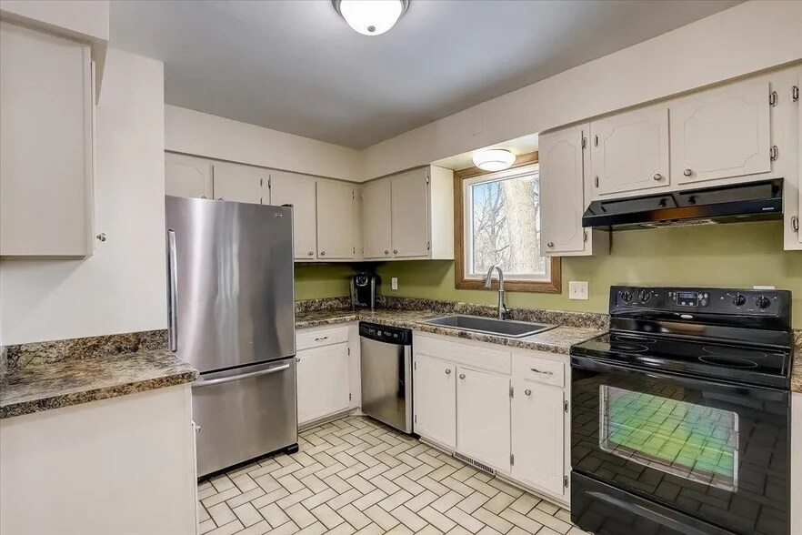 Building Photo - 4906 Academy Dr