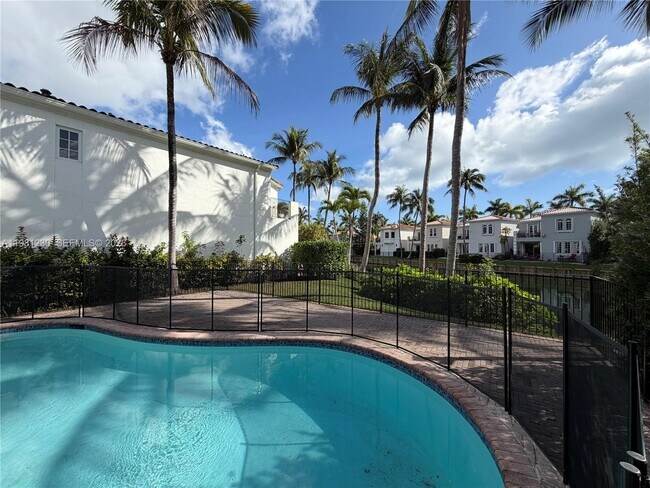 Building Photo - 20729 NE 32nd Ave