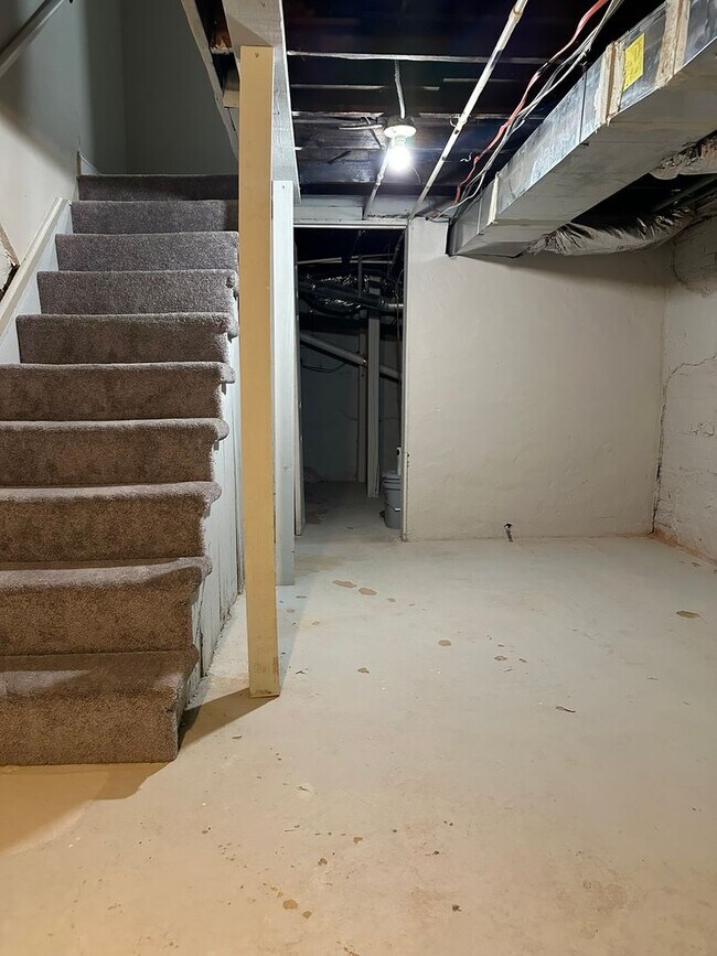 Building Photo - 3 Bedroom Townhome Near Little Italy