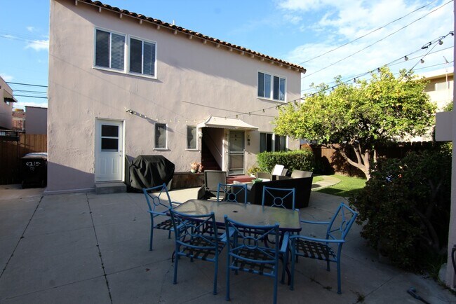 Building Photo - 9217 Alcott St