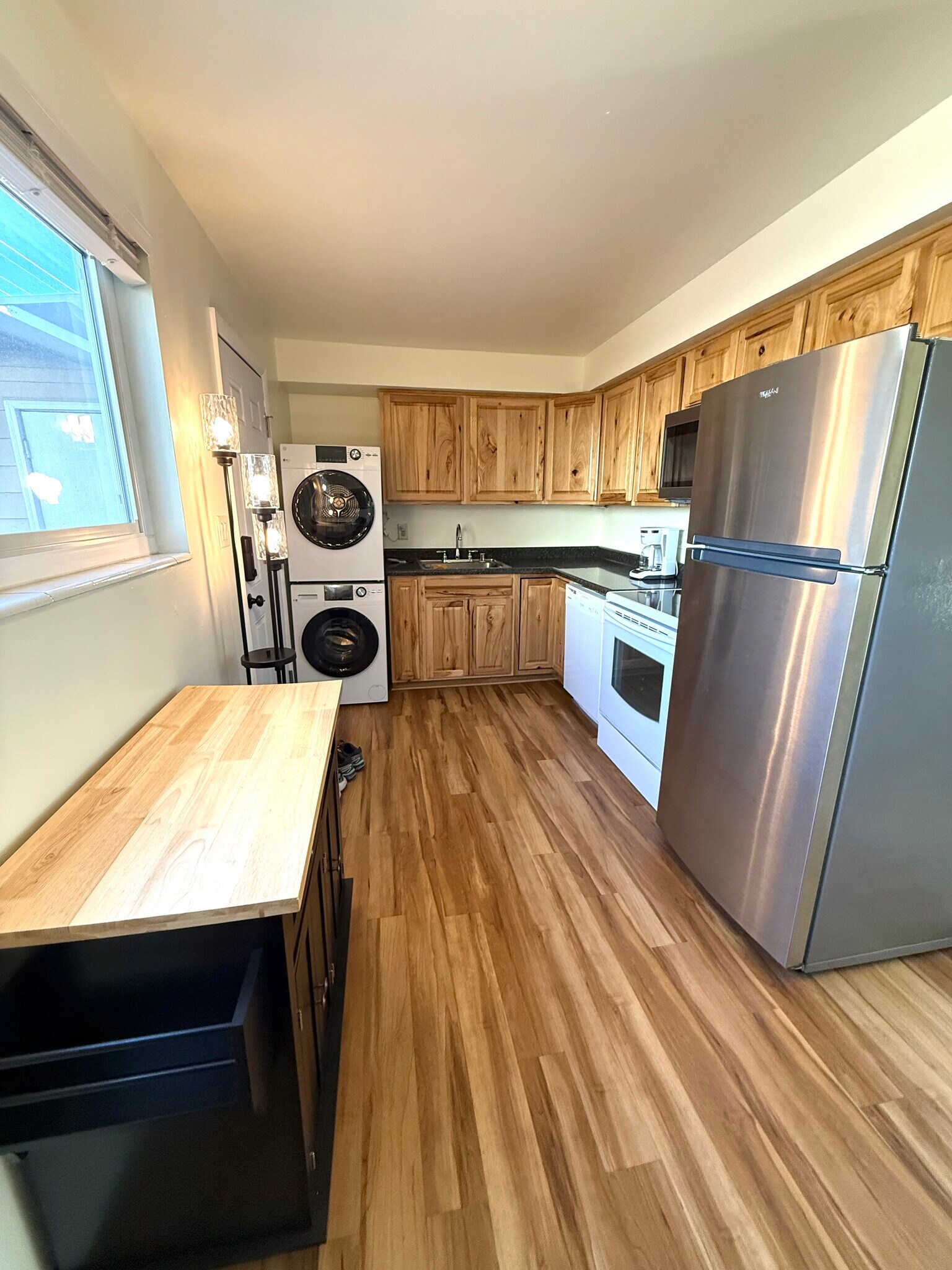 Building Photo - 1120 S Curry St