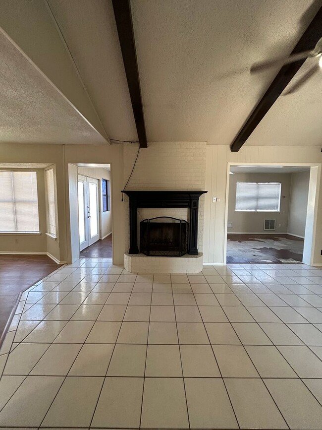 Building Photo - Beautiful Home on a Corner Lot