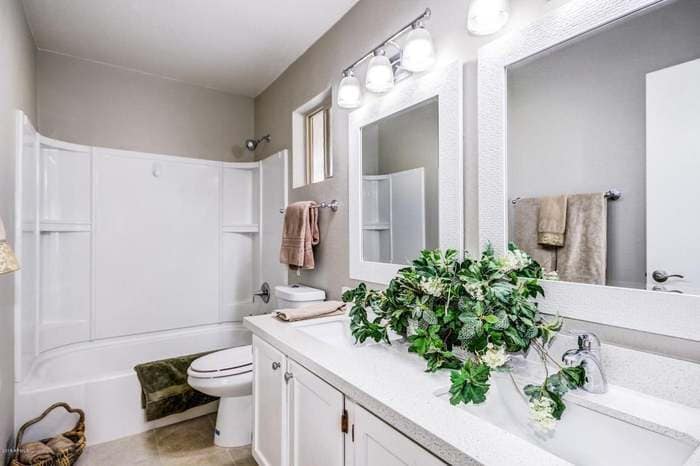 Master Bathroom - 1732 N Temple St
