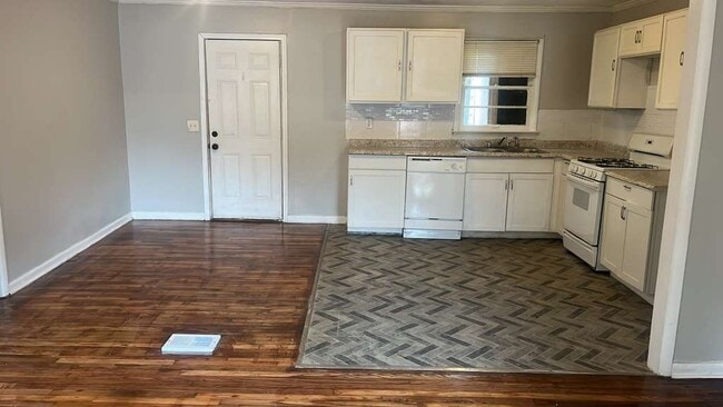 Building Photo - 2364 Brackett St SW