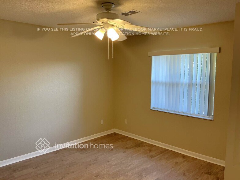 Building Photo - 423 Azure Rd