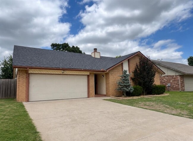 Building Photo - 521 Cypress Dr