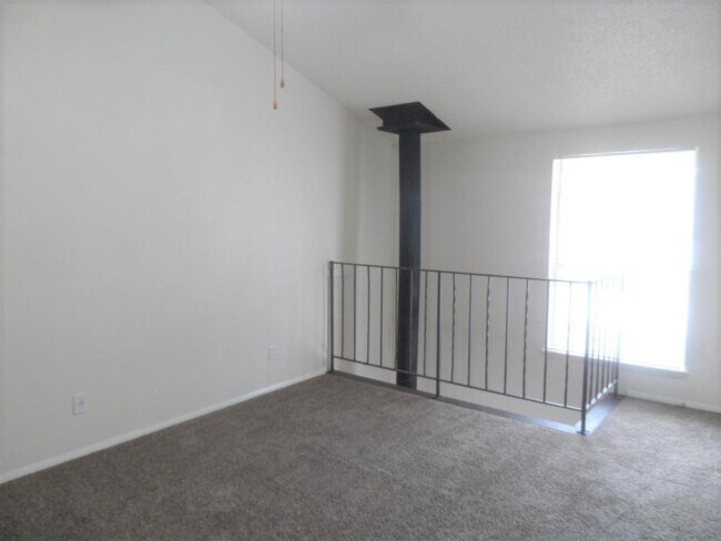 Building Photo - 2504 N Hudson Ave