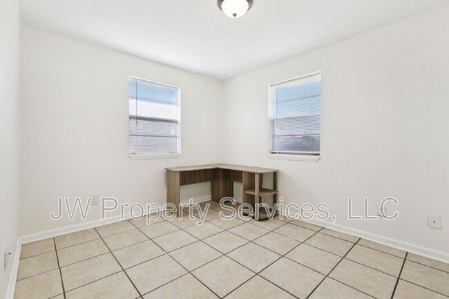 Building Photo - 2501 Delery St