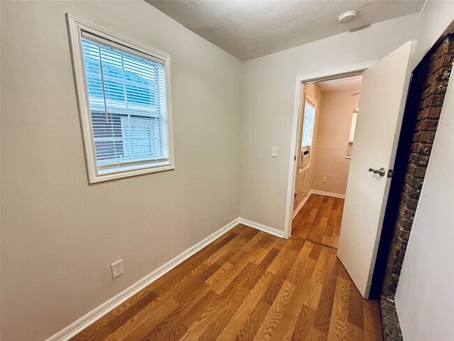 Building Photo - 3921 Woodleigh St