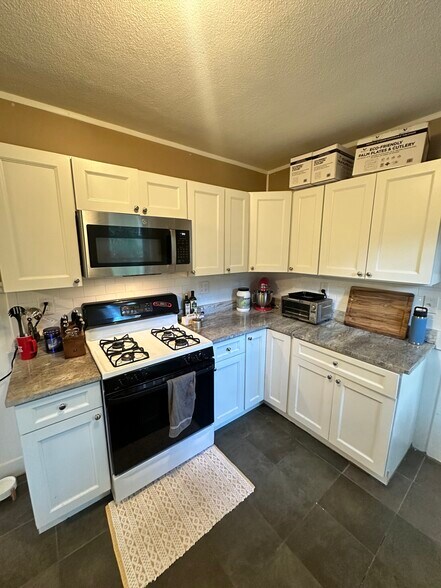 Primary Photo - 17 Orrin St