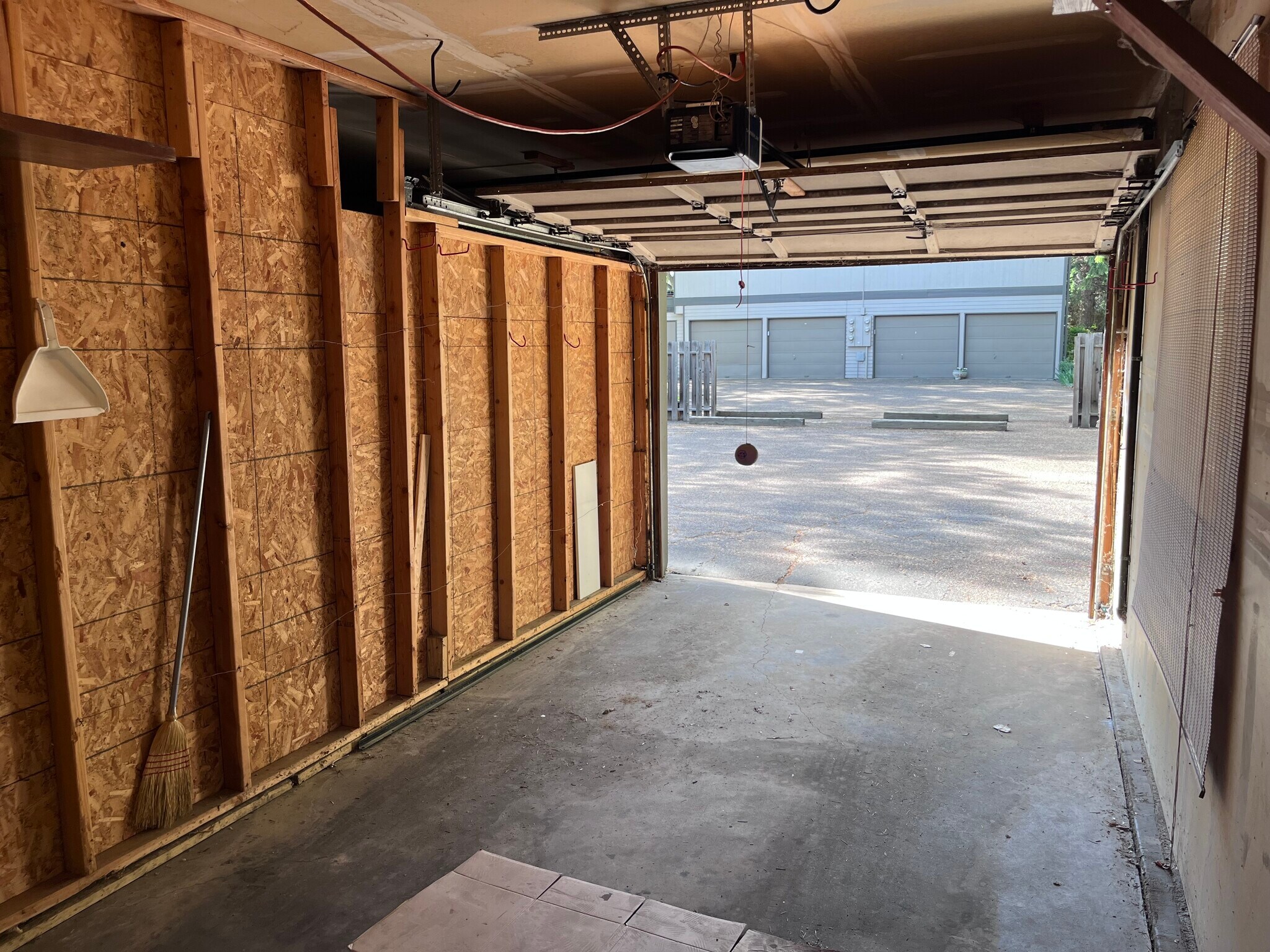 Building Photo - 2600 Parklake Ct