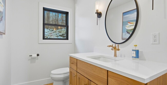 Building Photo - Furnished Executive Extended Stay Rental on Old Mission Peninsula