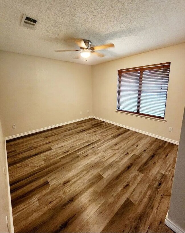 Building Photo - COMING SOON!! 3 Bed 1 Bath