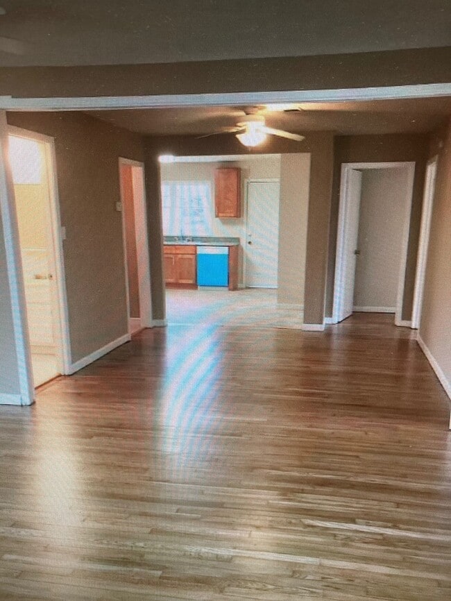 Building Photo - 3 bedroom 2 bath home located in Gulfport