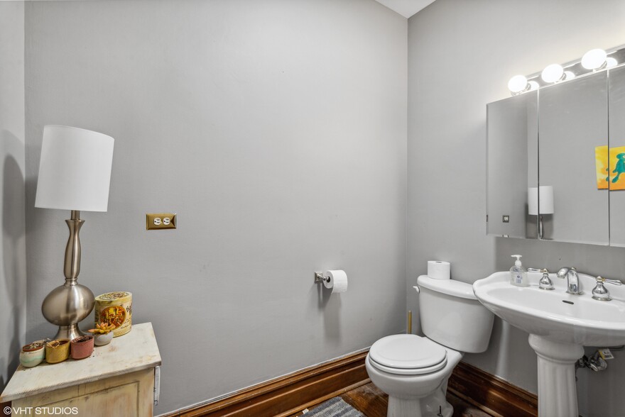 Building Photo - 145 W Burton Pl