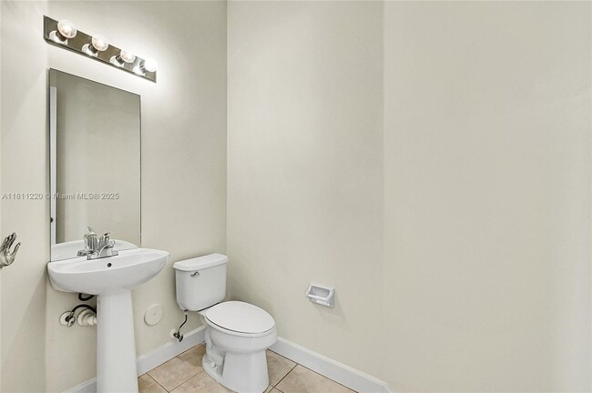 Building Photo - 512 NW 120th Dr