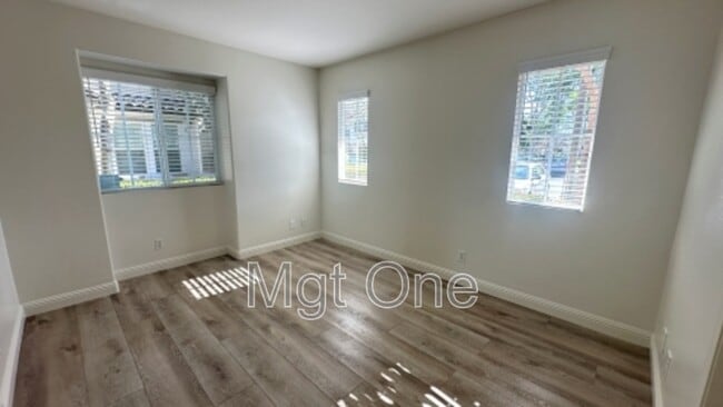 Building Photo - 6266 Isidora Ln