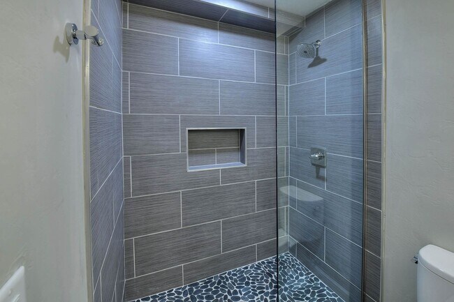 Building Photo - New Built, Near UofA 2 Bed 2 Bath