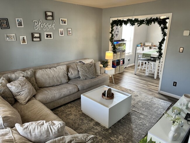 Building Photo - 213 Mahogany Dr