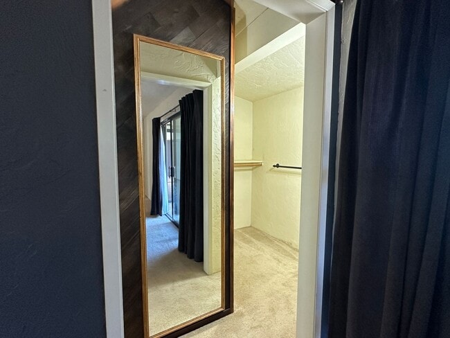 Building Photo - Welcome to your dream rental in Auburn!