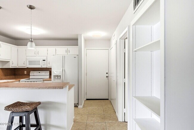 Building Photo - 4725 Bay Point Rd