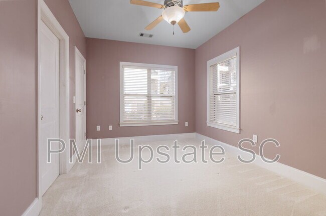 Building Photo - 204 E Park Ave