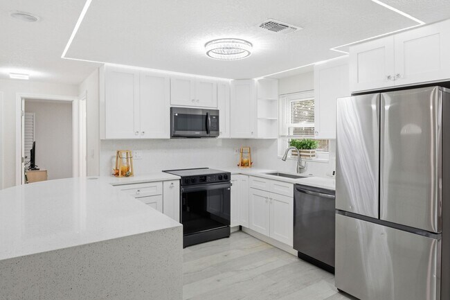 Building Photo - Renovated Home near downtown New Port Richey