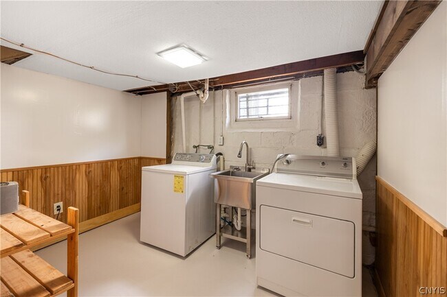 Building Photo - 448 Buckingham Ave