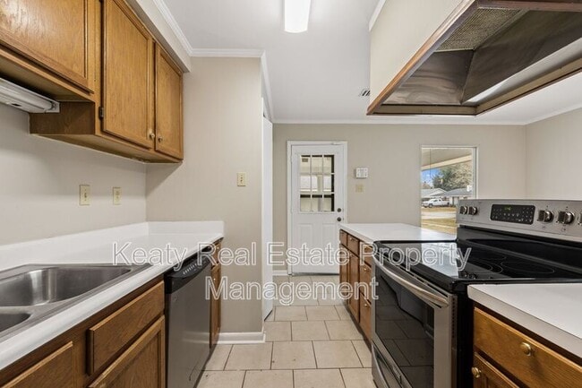 Building Photo - 137 Amber St