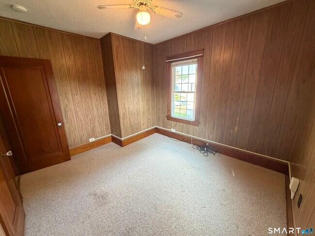 Building Photo - 9 Floral Ave