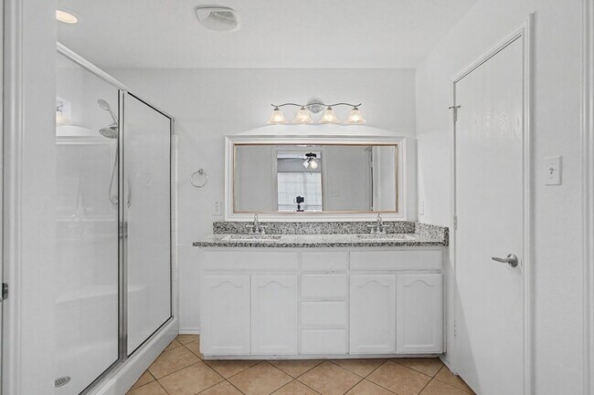 Building Photo - 10925 Caldwell Ln