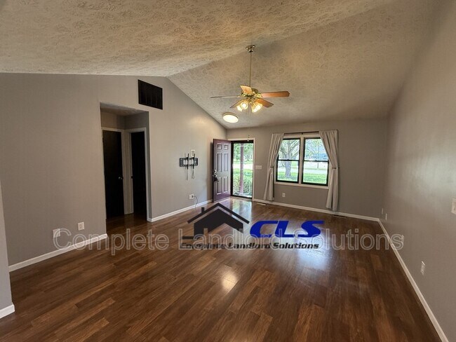 Building Photo - 2972 Kings Ct