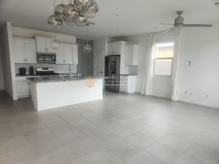 Building Photo - 4208 S 68th Dr