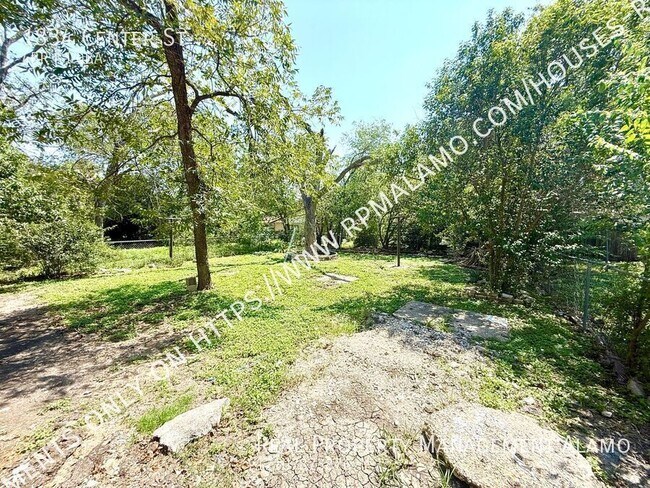 Building Photo - 1834 Center St