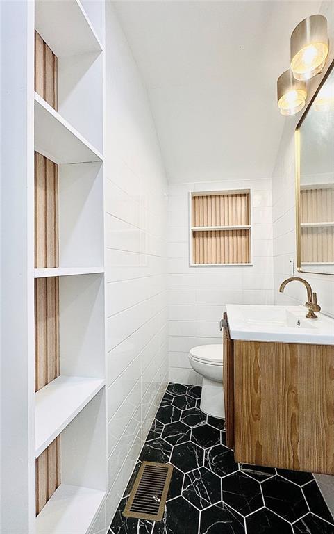 Building Photo - 38 Delmont Dr NE