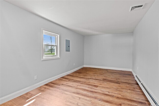 Building Photo - 675 S Long Beach Ave