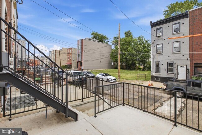 Building Photo - 2216 N Franklin St