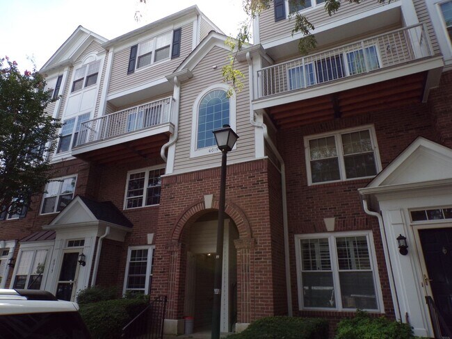Primary Photo - Two Bedroom, Two Level Condo Near Van Dorn...