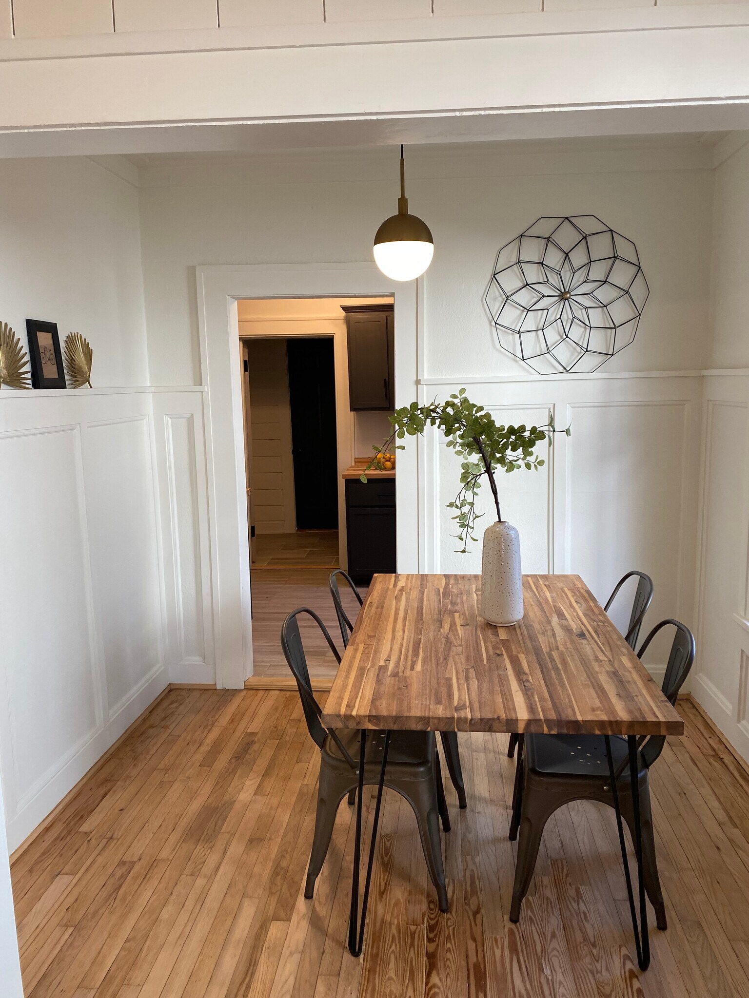 Dining Room - 1011 E 34th St