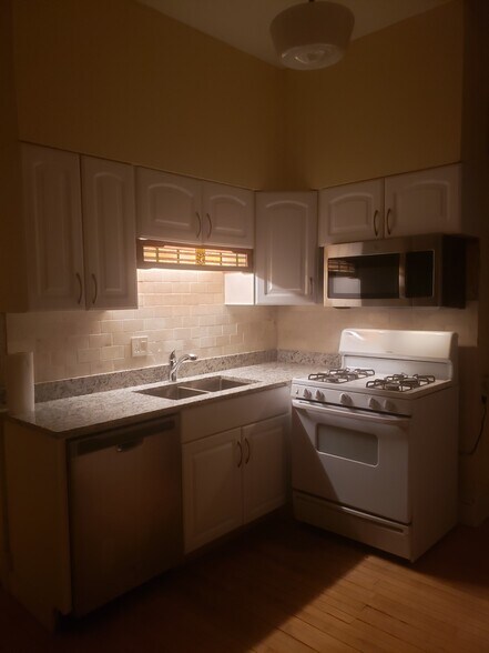 Building Photo - 5142 N Paulina St