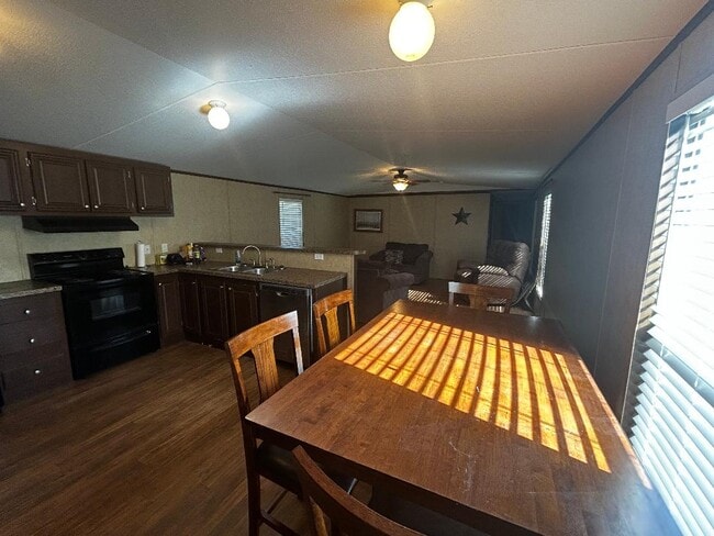 Building Photo - 233 Storey Dr