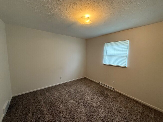 Building Photo - 823 Mathews Rd