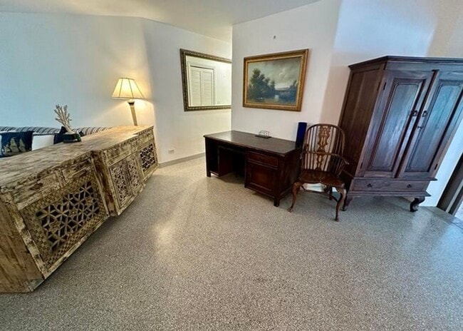 Building Photo - 212 Kings Lynn