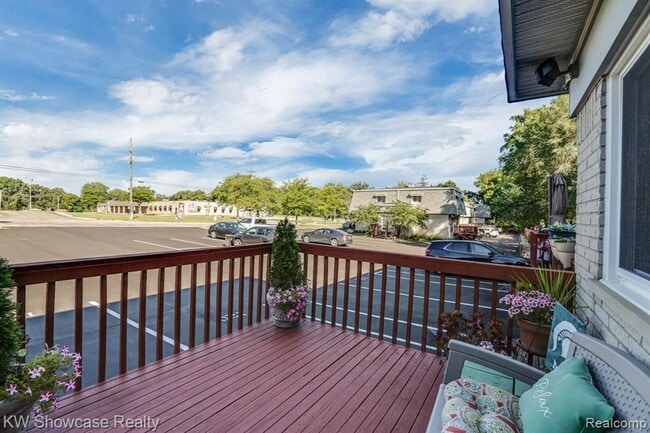 Building Photo - 2 Bed townhouse with Gas and water included!