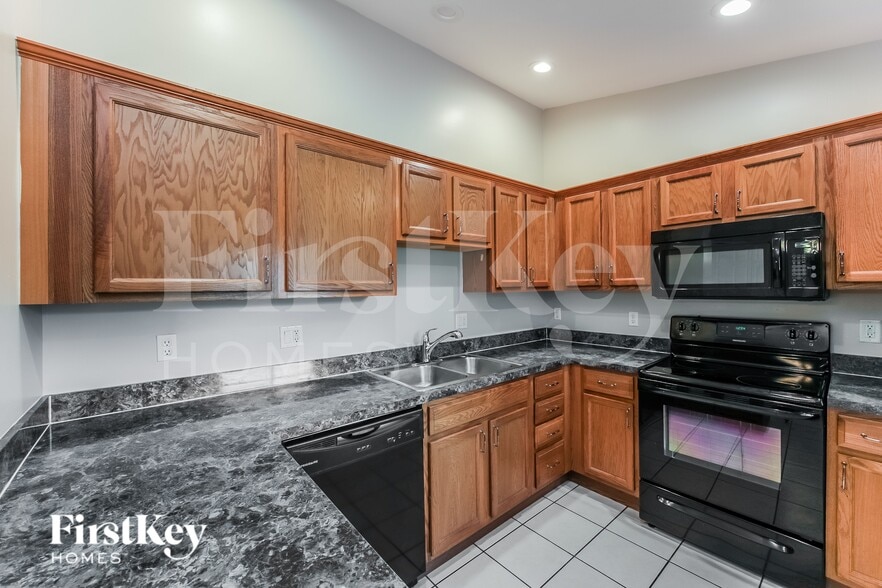 Building Photo - 1408 Flora Ave N