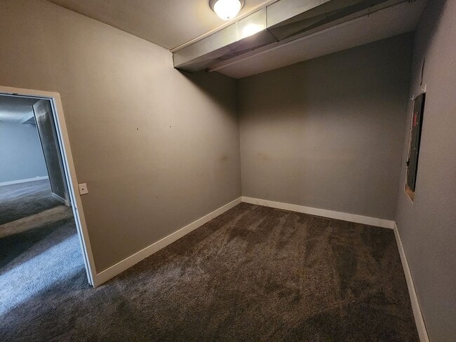 Building Photo - Beautiful 4 bed 2 bathroom house